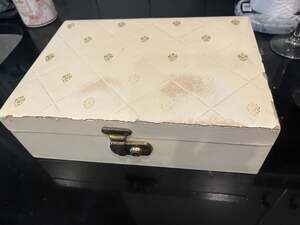 Vintage Farrington Cream Quilted Fleur De Lis Jewelry Box Red Velvet Lining